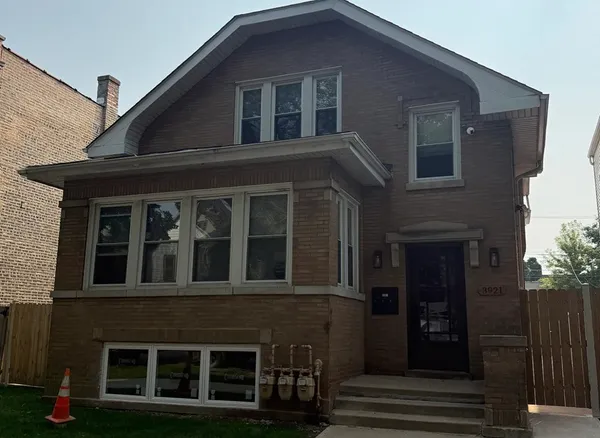 $2,300 | 3921 North St Louis Avenue, Unit GARDEN, Chicago, IL 60618