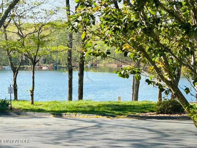 $225,000 | 7 Lakeshore Circle, Unit 141, Crossville, TN 38558