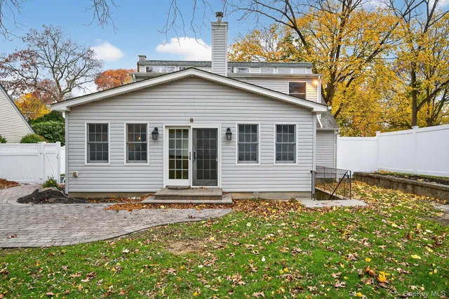 $810,000 | 7 Claire Avenue, Huntington Station, NY 11746