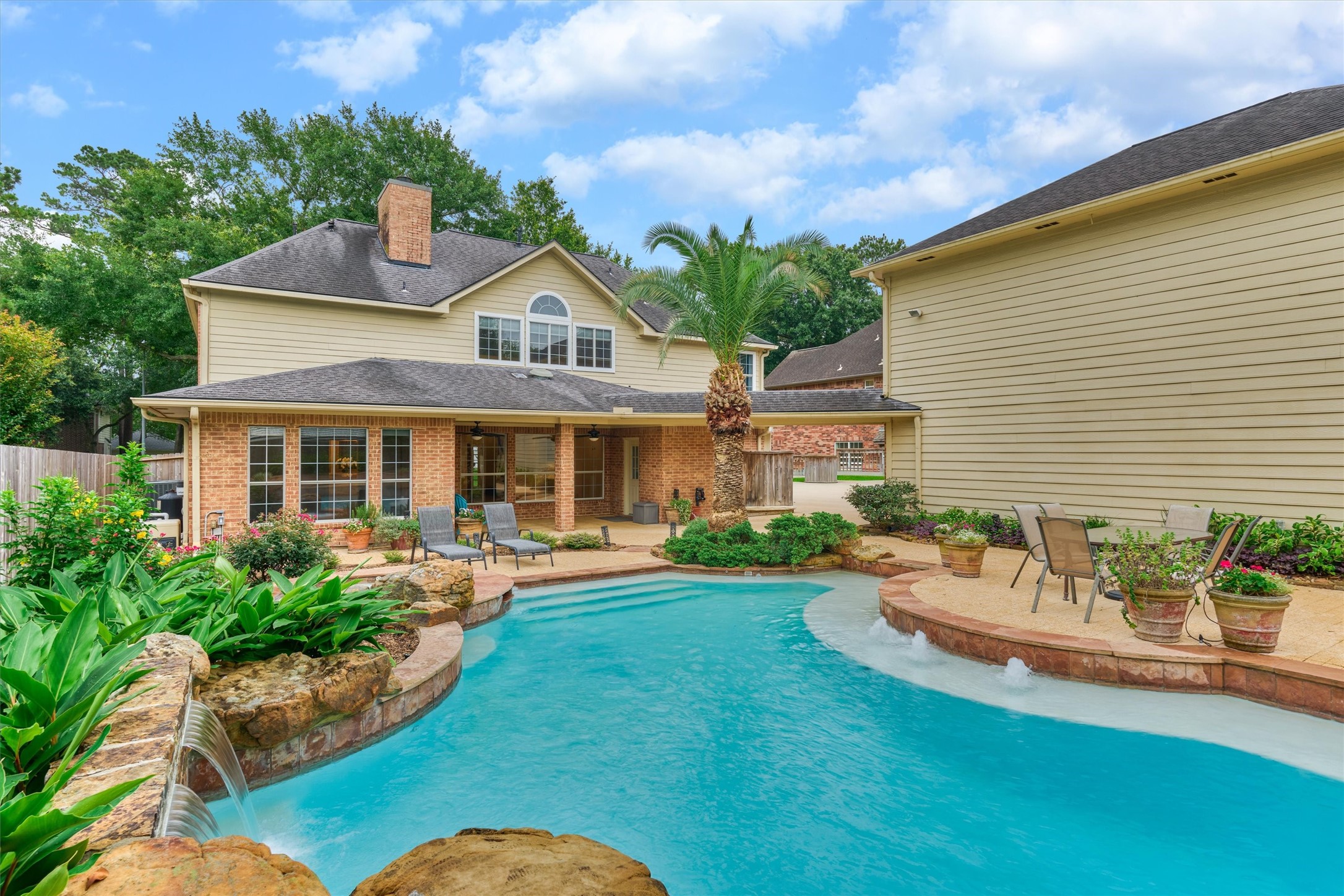 16707 Avenfield Road Tomball, TX 77377 - Photo 2 of 50 a front view of a house with a yard