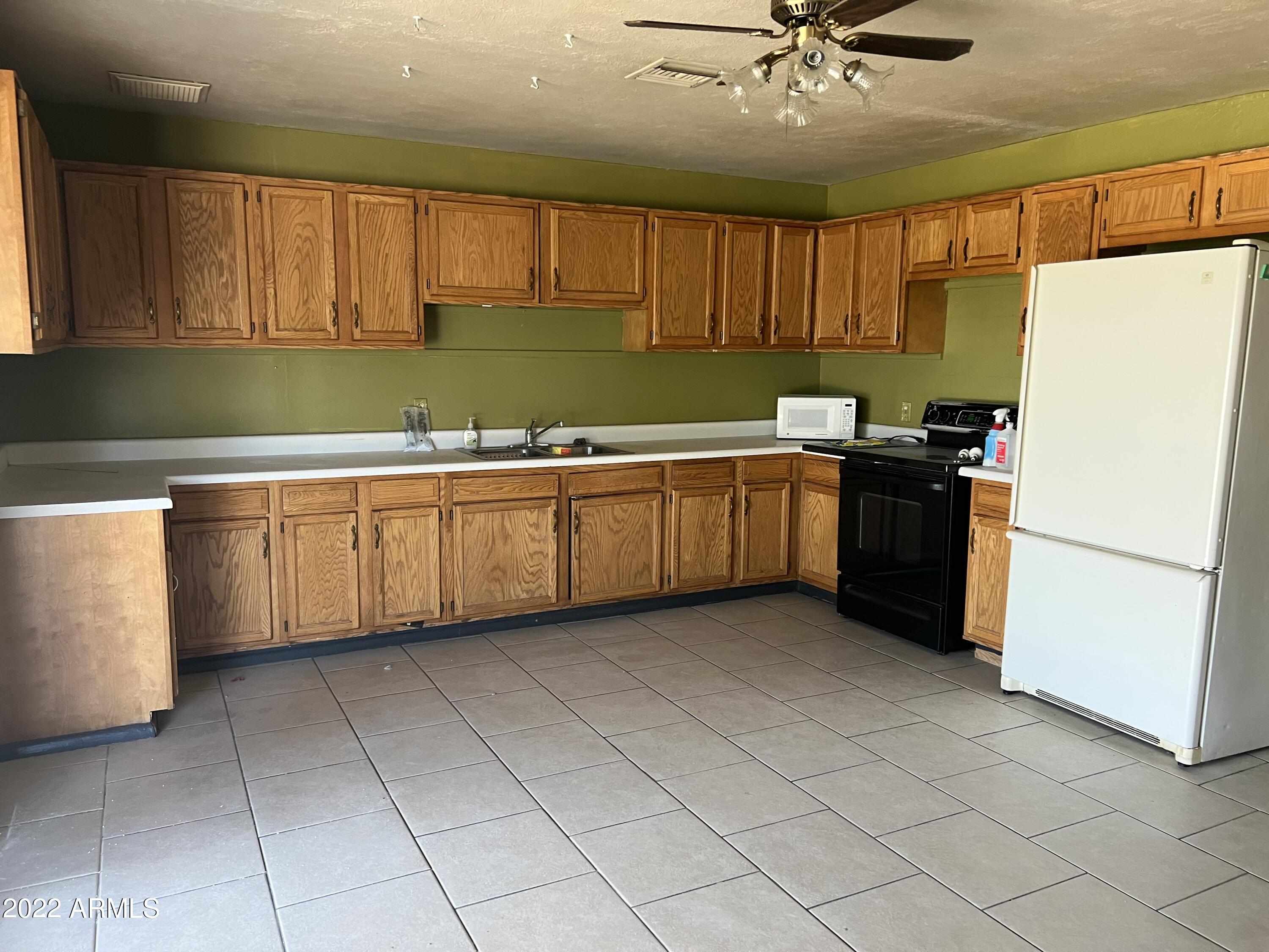 3115 North 55th Avenue Phoenix, AZ 85031 - Photo 6 of 15 Kitchen Main house