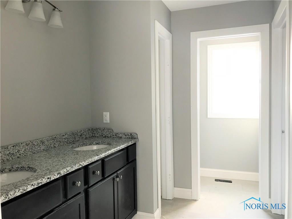 127 Fairchild Road Oregon, OH 43616 - Photo 9 of 10 Gallery Image 9