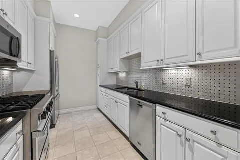 $595,000 | 4900 Central Street, Unit 104, Kansas City, MO 64112