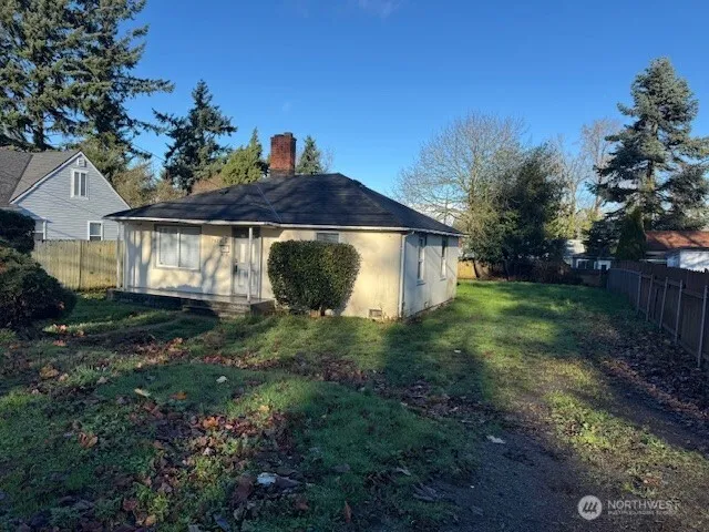 $449,950 | 7464 South 118th Place, Seattle, WA 98178