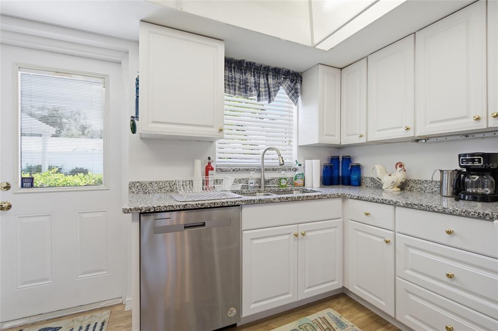 402 Ketch Way, Unit 402 Nokomis, FL 34275 - Photo 7 of 39