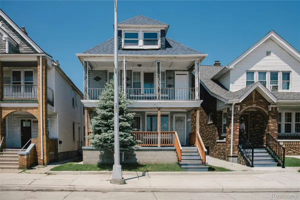 $374,900 | 2441 Holbrook, Hamtramck, MI 48212