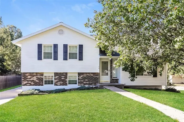 $1,840 | 529 Clyde Street, Liberty, MO 64068