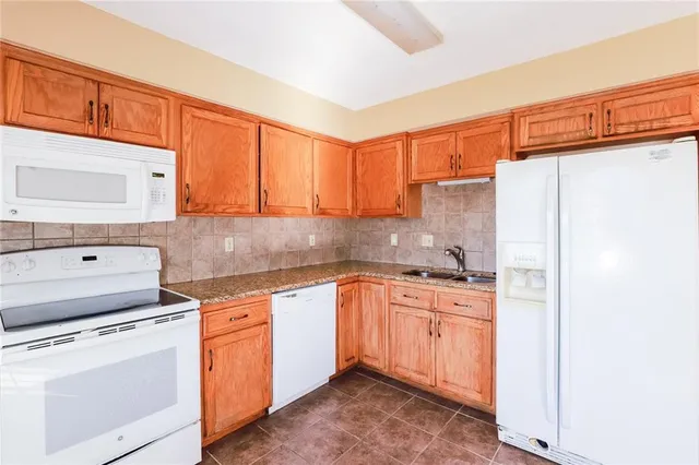 $1,840 | 529 Clyde Street, Liberty, MO 64068