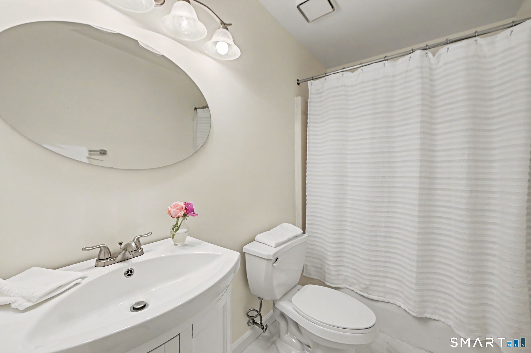 21 Highland Road, Unit 21 Stamford, CT 06901 - Photo 14 of 19 2nd Floor Bath