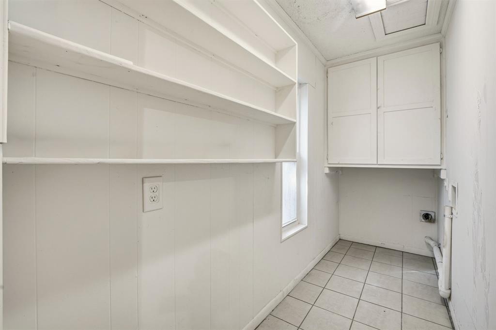 216 Broken Arrow Comanche, TX 76442 - Photo 11 of 38 a view of an empty room