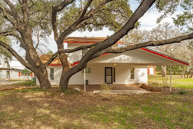 $299,500 | 216 Broken Arrow, Comanche, TX 76442