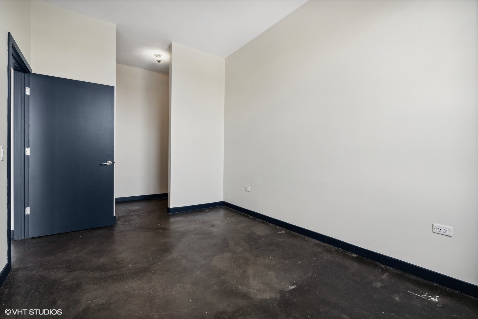 1647 North Milwaukee Avenue, Unit 509 Chicago, IL 60647 - Photo 7 of 9 a view of an empty room