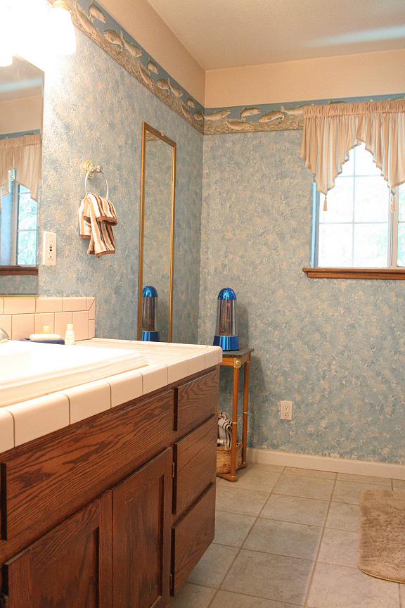 8657 McCumber Lk Road Shingletown, CA 96088 - Photo 22 of 46 Upstairs Guest Bathroom
