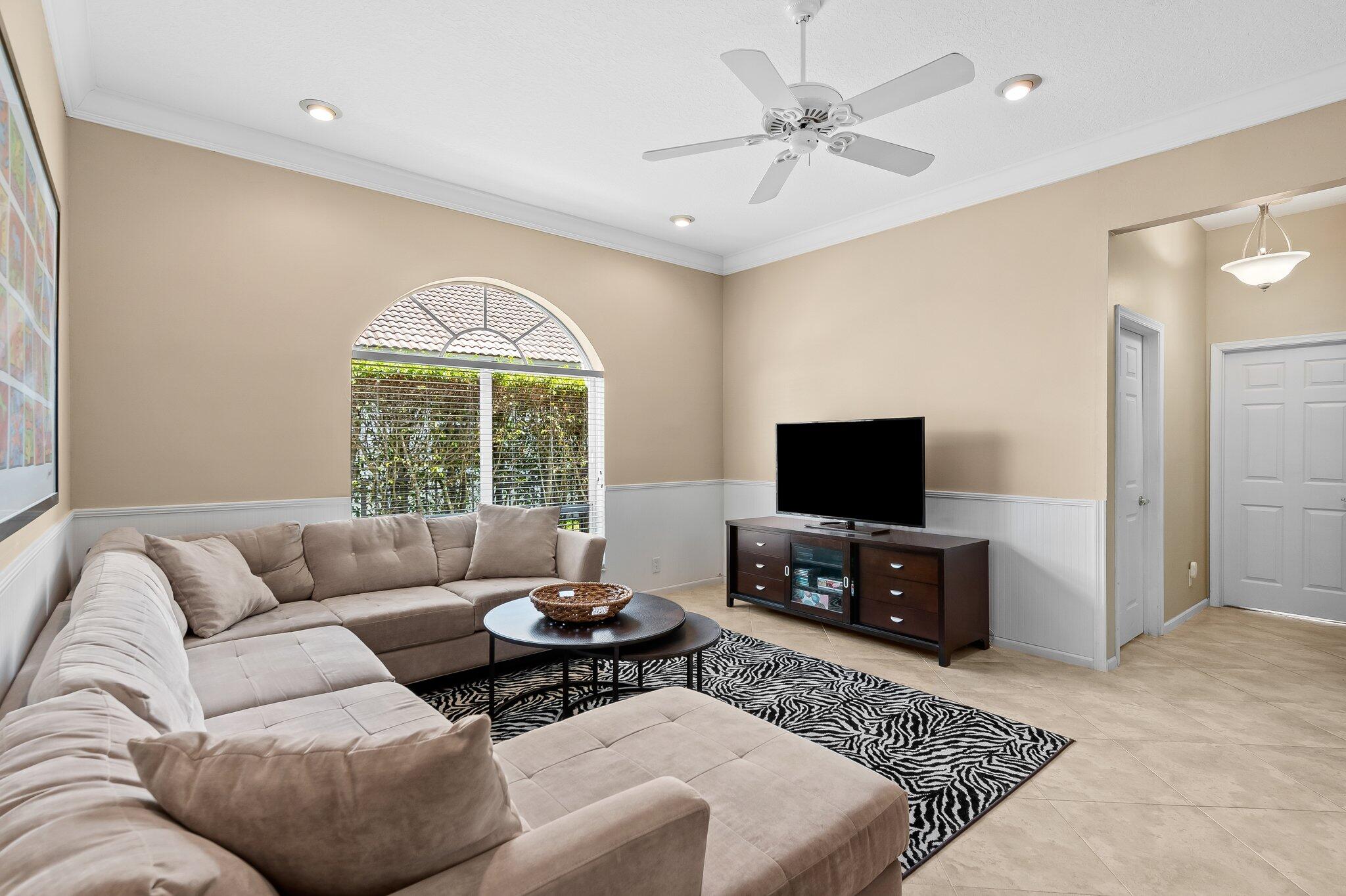 12408 Rockledge Circle Boca Raton, FL 33428 - Photo 12 of 35 Family room