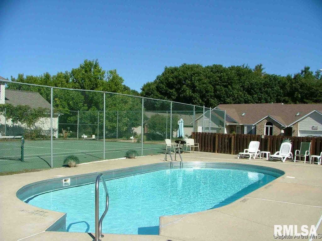2508 Chapel Hill Road, Unit D Springfield, IL 62702 - Photo 2 of 16