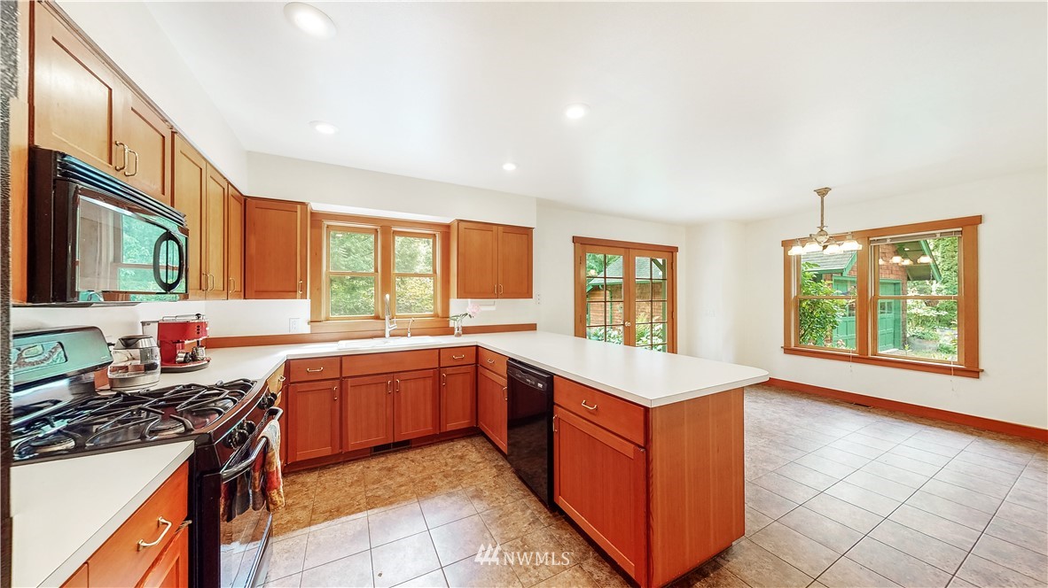 5994 Mission Road Bellingham, WA 98226 - Photo 4 of 23 Gallery Image 4