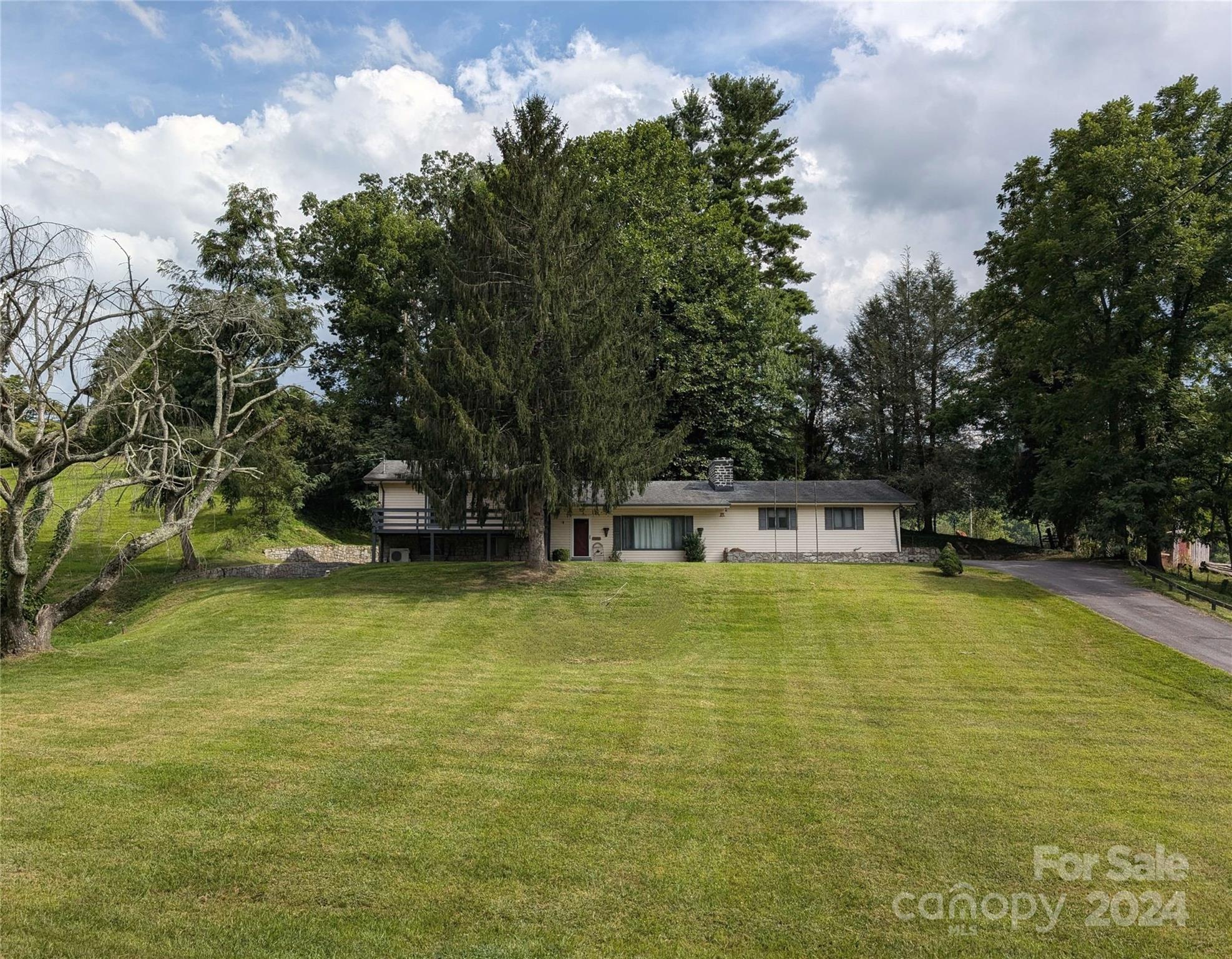64 Hilltop Road Waynesville, NC 28786 - Photo 11 of 48 Gallery Image 11