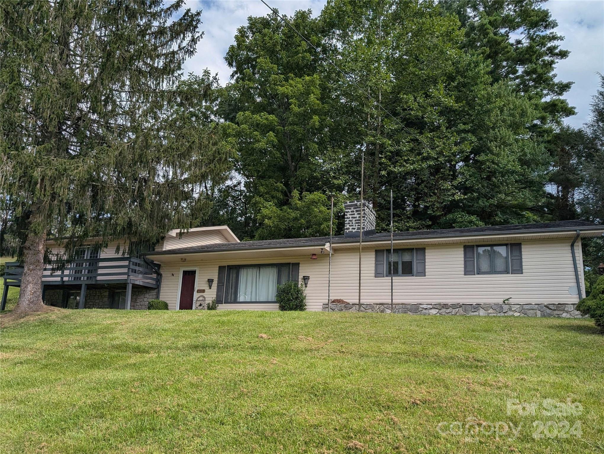 64 Hilltop Road Waynesville, NC 28786 - Photo 5 of 48 Gallery Image 5
