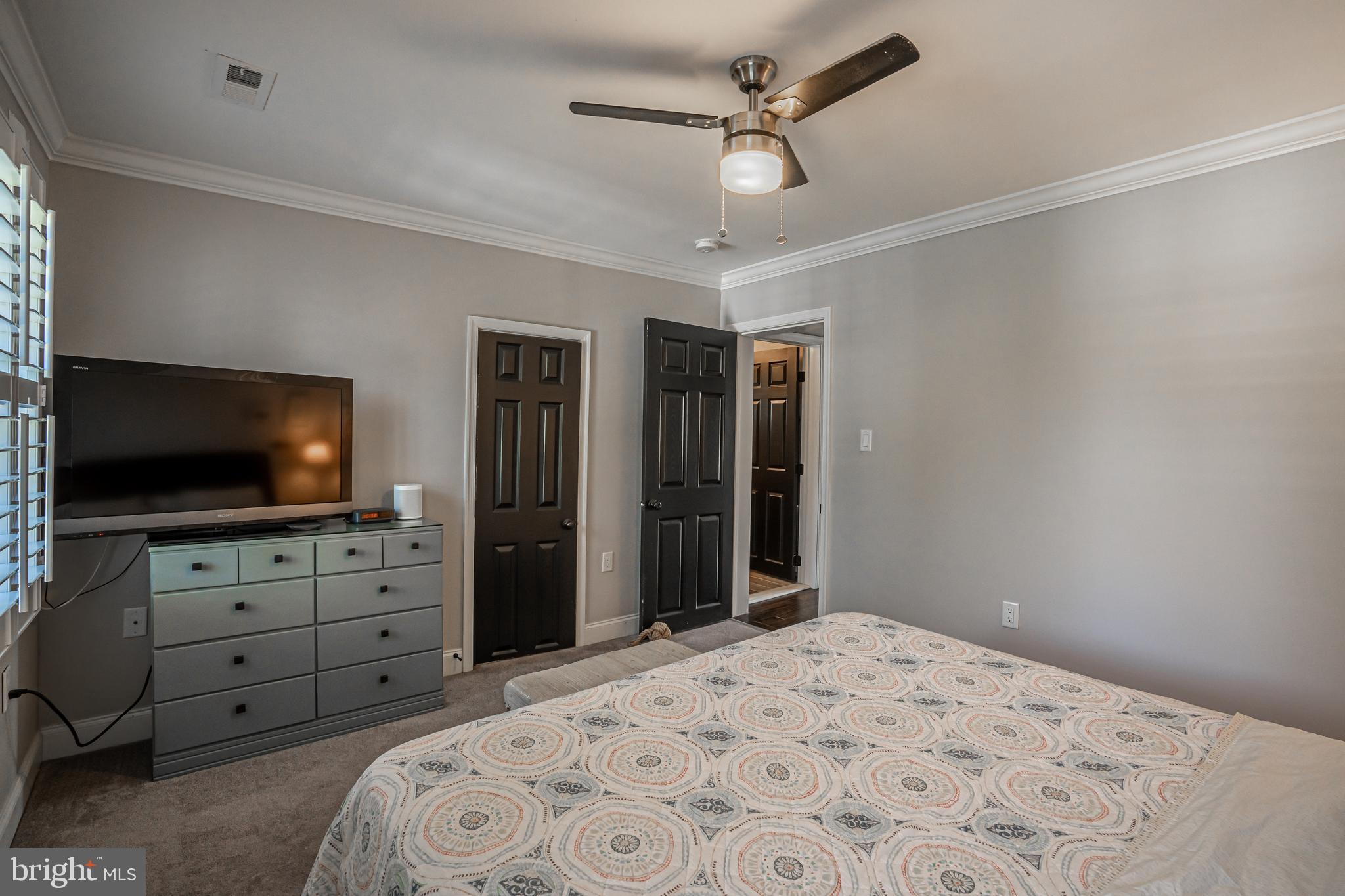 802 Cedarcroft Road Baltimore, MD 21212 - Photo 16 of 38 Rear facing, spacious Bedroom 2