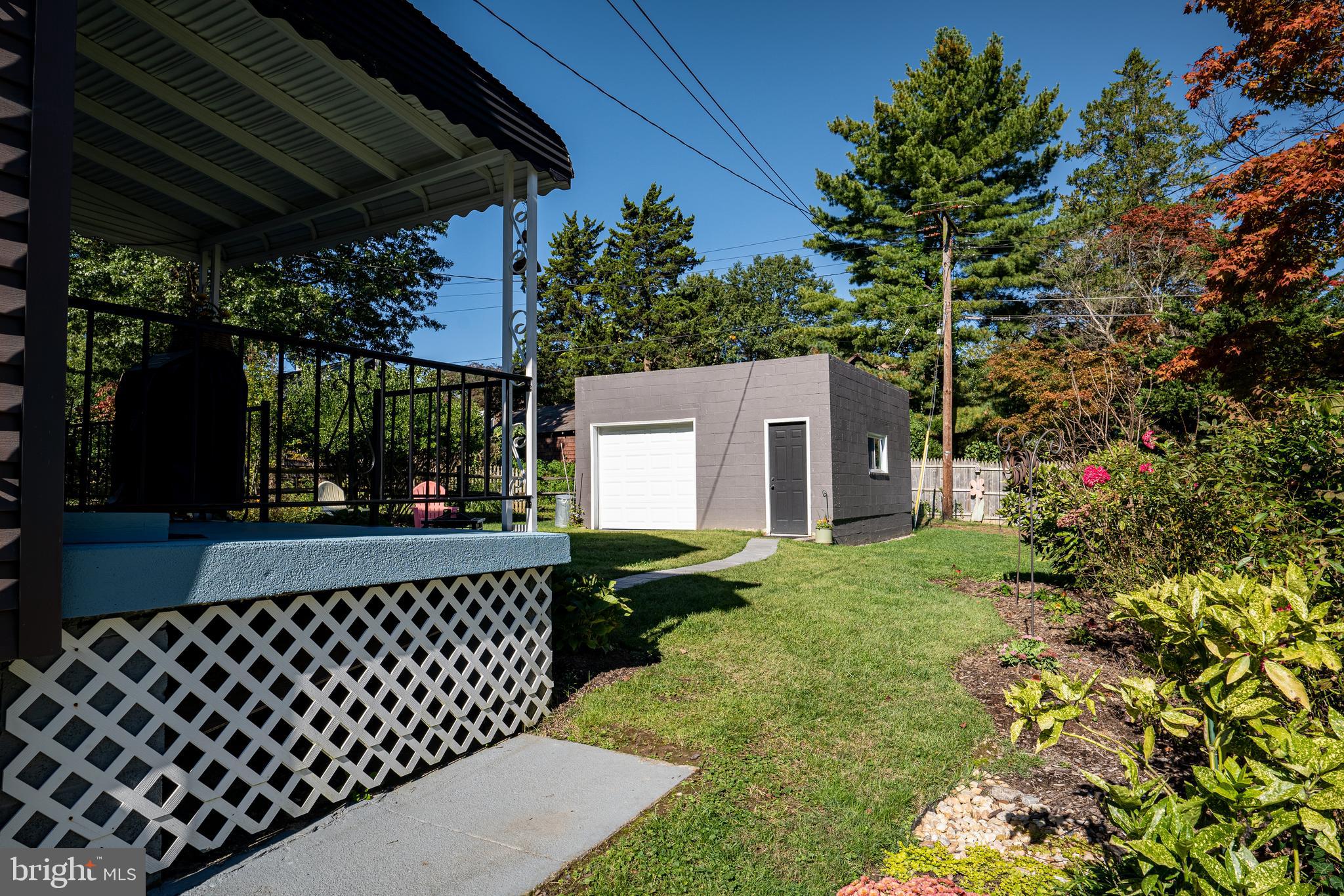 802 Cedarcroft Road Baltimore, MD 21212 - Photo 28 of 38 Rear yard from side yard.