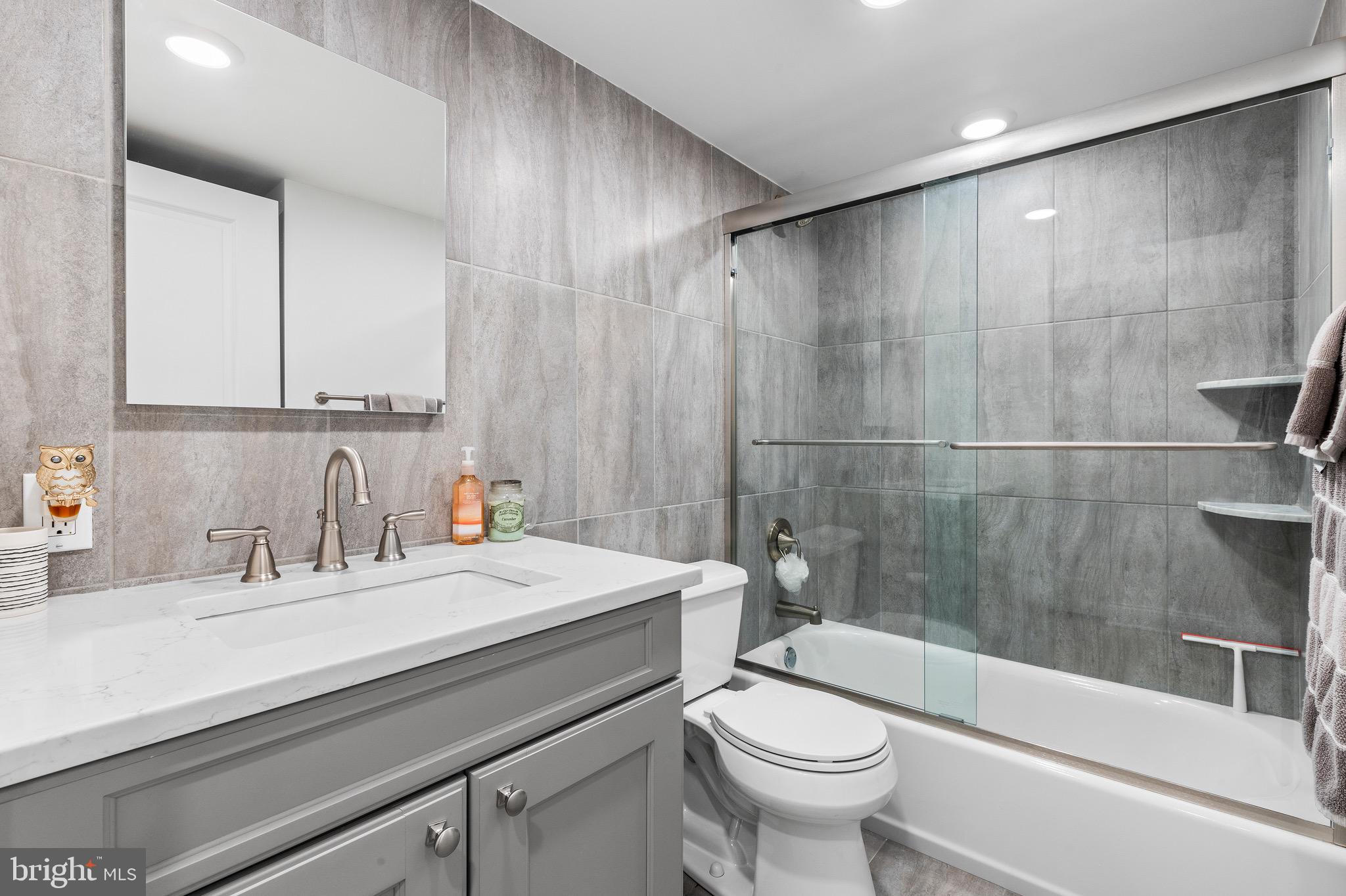 224 West Rittenhouse Square, Unit 801 Philadelphia, PA 19103 - Photo 14 of 23