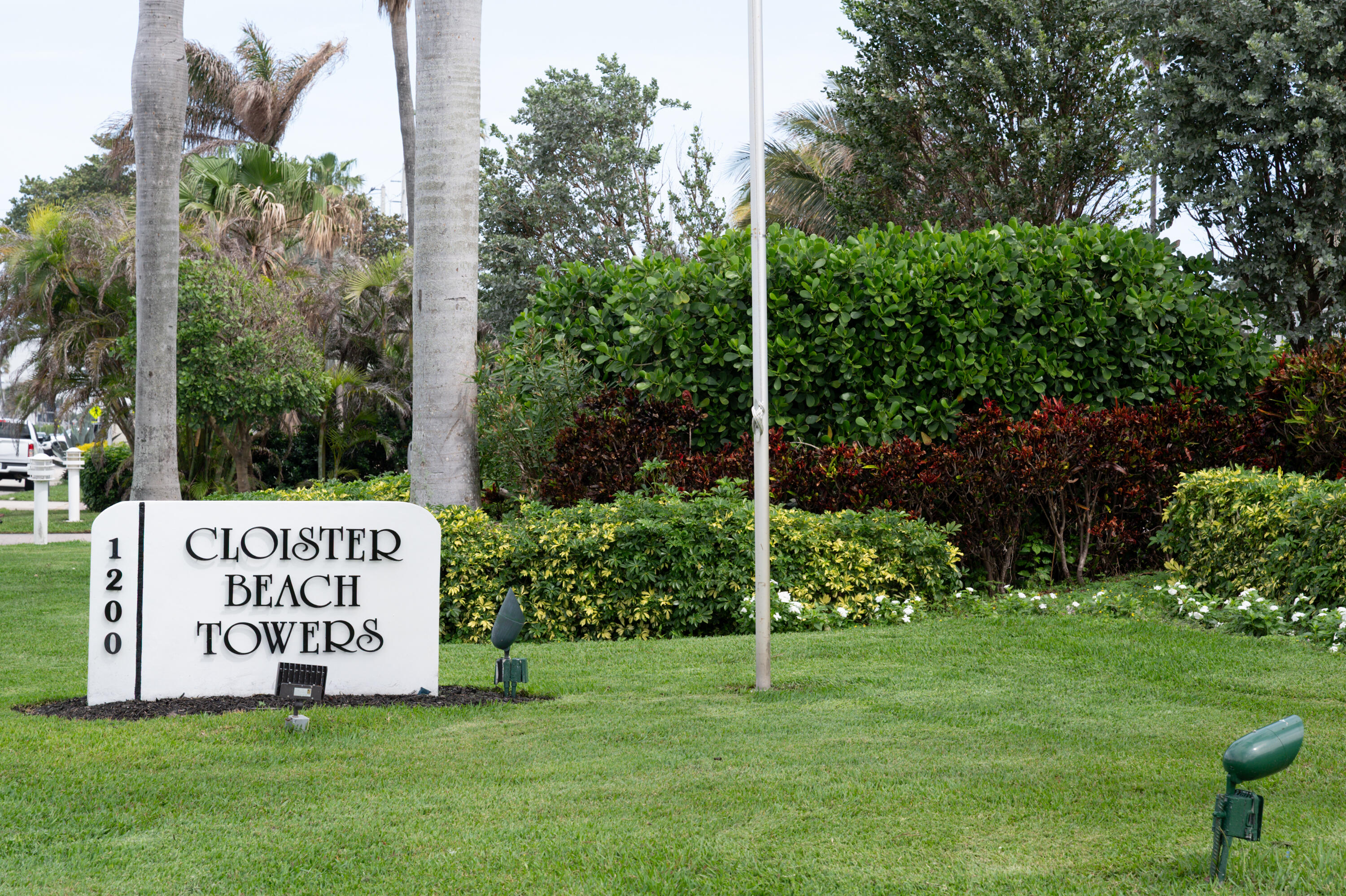 1200 South Ocean Boulevard, Unit 11D Boca Raton, FL 33432 - Photo 14 of 45 a sign in the middle of a park