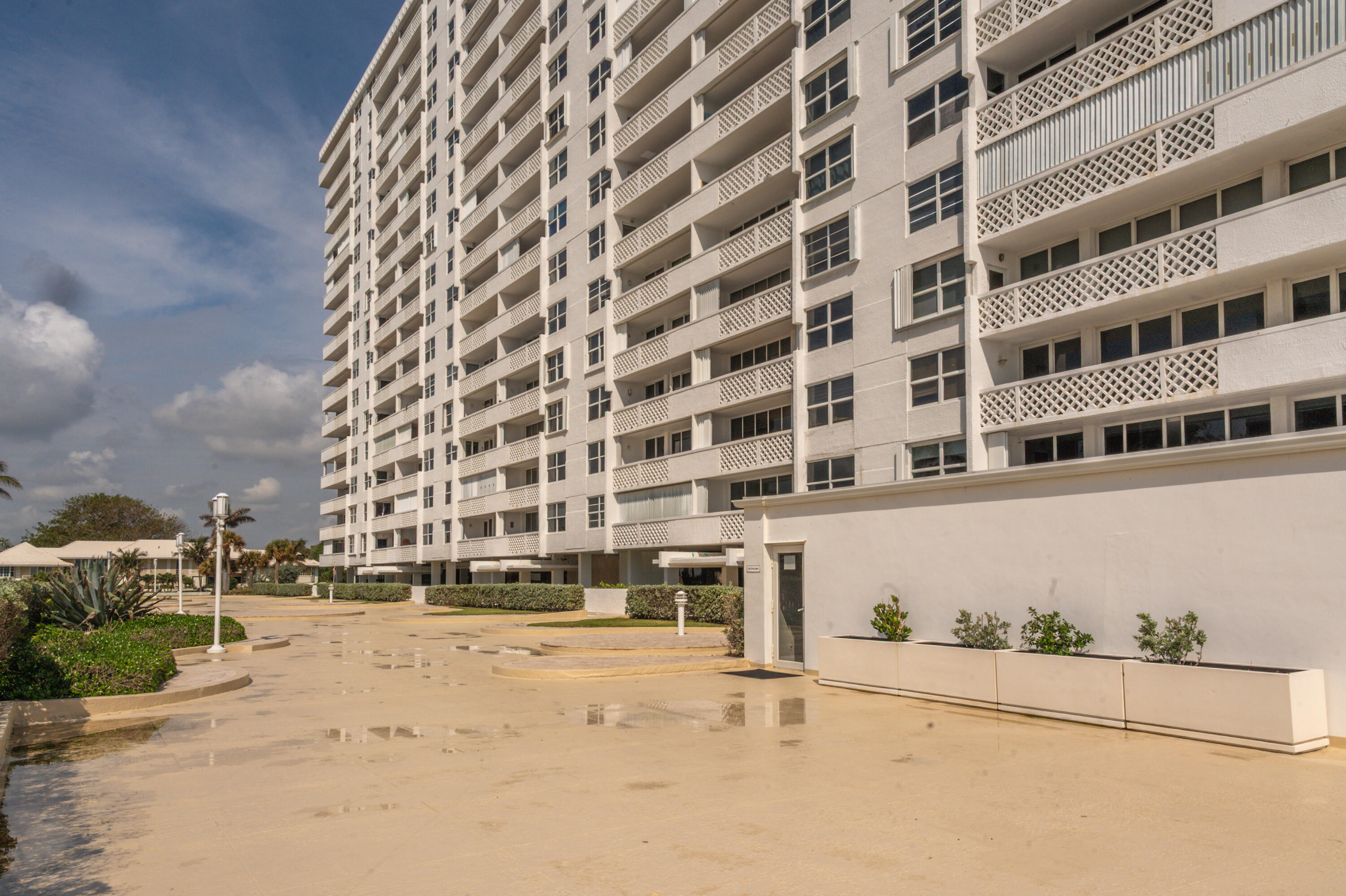 1200 South Ocean Boulevard, Unit 11D Boca Raton, FL 33432 - Photo 30 of 45 front view of building with a street