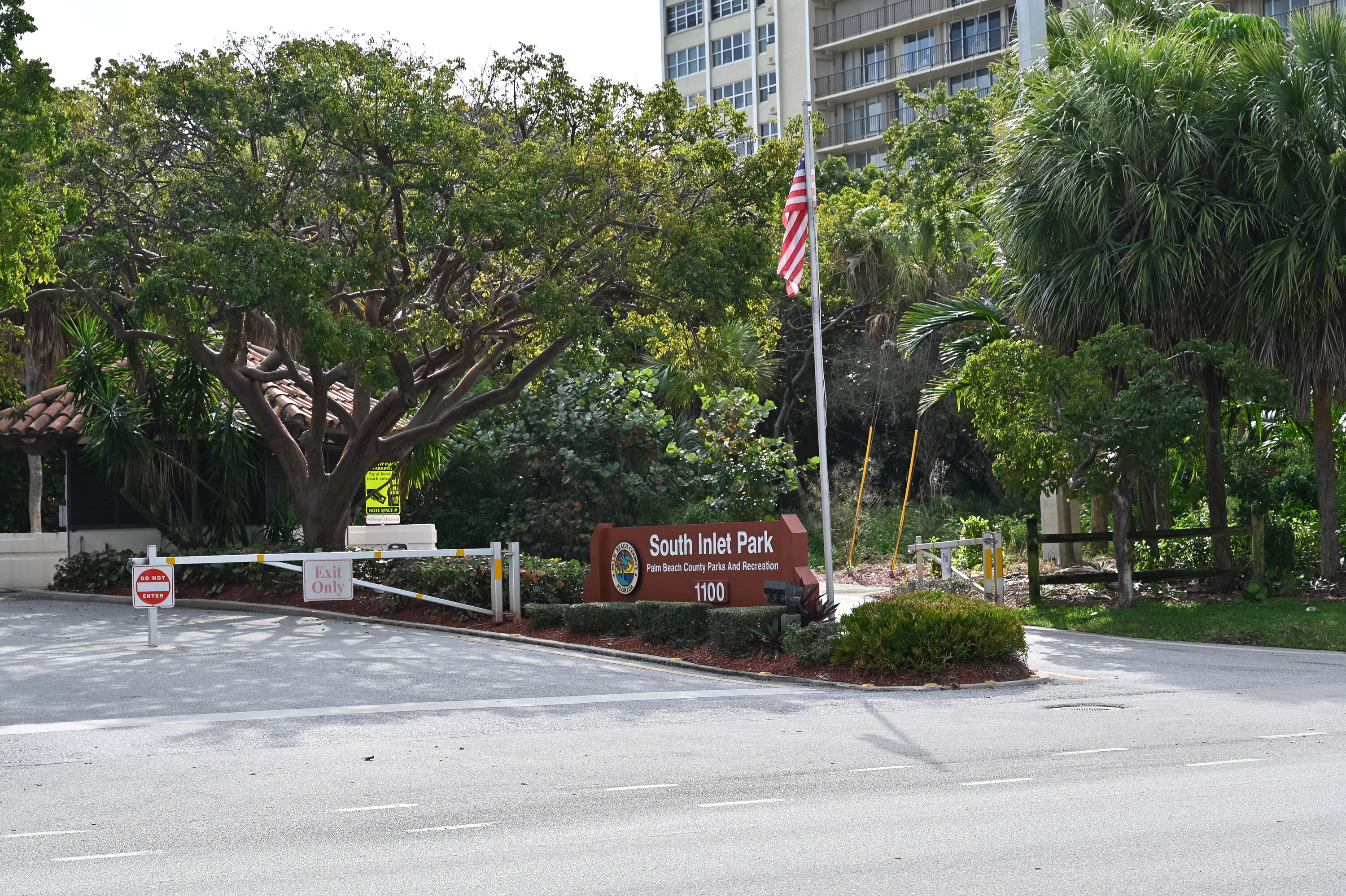 1200 South Ocean Boulevard, Unit 11D Boca Raton, FL 33432 - Photo 31 of 45 a view of park with bench and trees