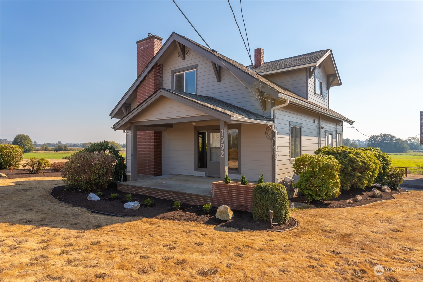 7992 Flynn Road Lynden, WA 98264 - Photo 8 of 39 a front view of a house with a yard
