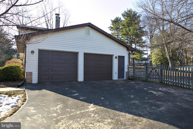 1713 Parkvue Road Fallston, MD 21047 - Photo 4 of 25 Garage
