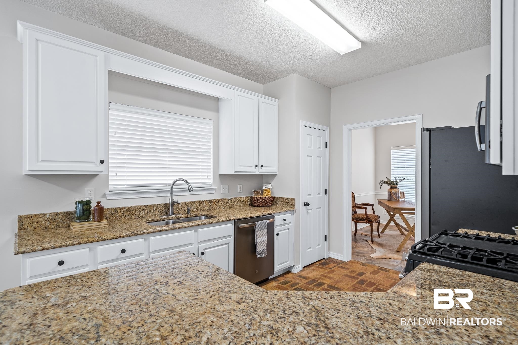 7334 Highpointe Place East Daphne, AL 36527 - Photo 7 of 32 Kitchen