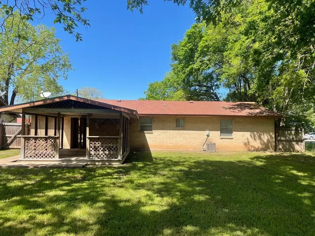 $1,550 | 413 Magnolia Street, Bastrop, TX 78602
