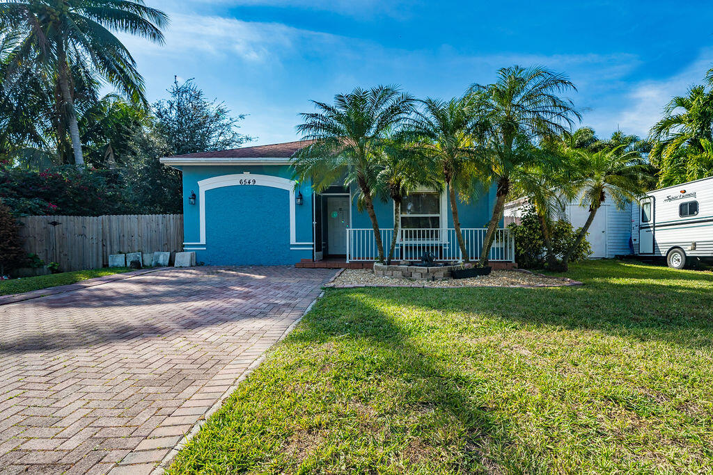 6549 Riparian Road Lake Worth, FL 33462 - Photo 3 of 36 6549RiparianRoad-15
