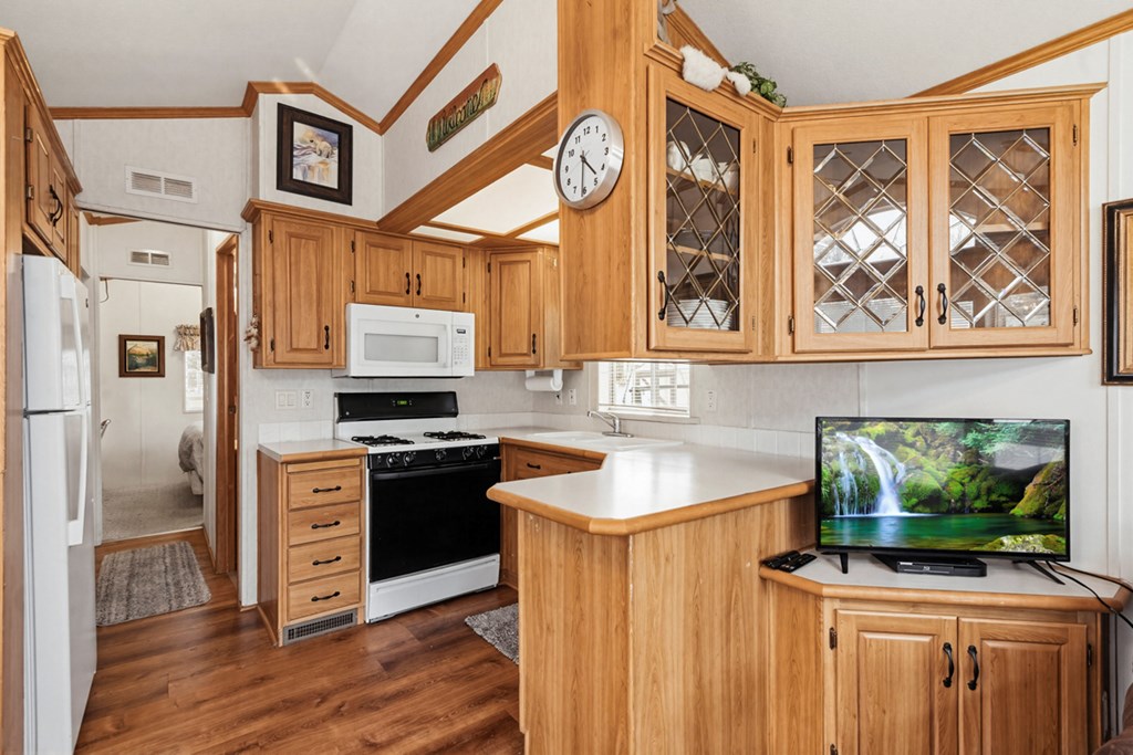25 E Street Cascade, ID 83611 - Photo 10 of 24 Lots of Cupboards