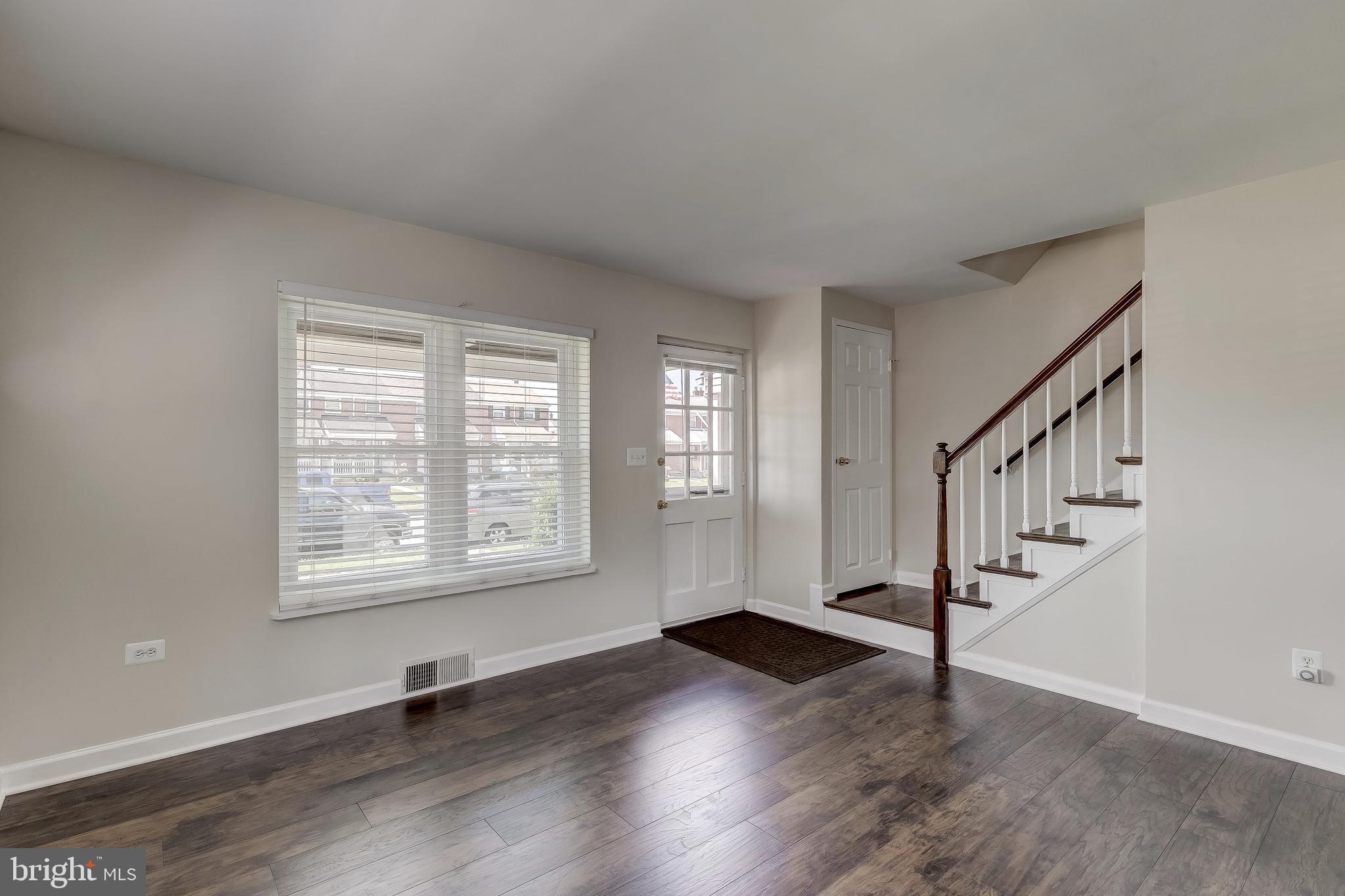 8043 Wallace Road Dundalk, MD 21222 - Photo 7 of 35 Living Room