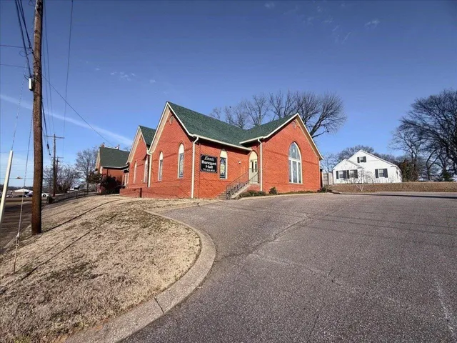 a view of a house with a yard and garage