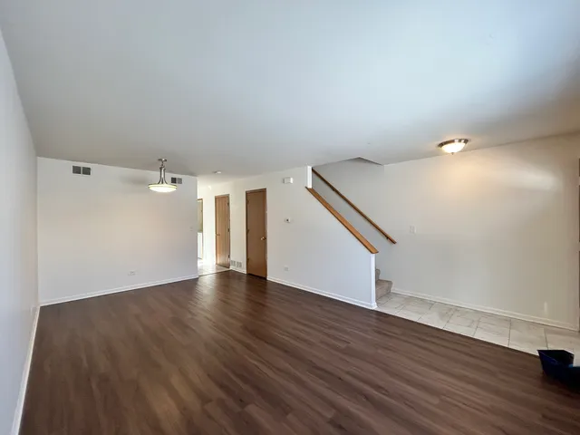 $200,000 | 422 Lincoln Avenue, Unit A, Fox River Grove, IL 60021