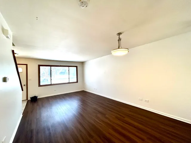 $200,000 | 422 Lincoln Avenue, Unit A, Fox River Grove, IL 60021