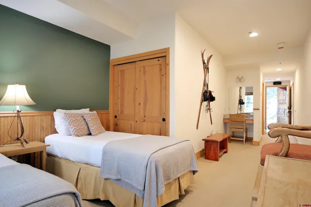 a view of a bird bath