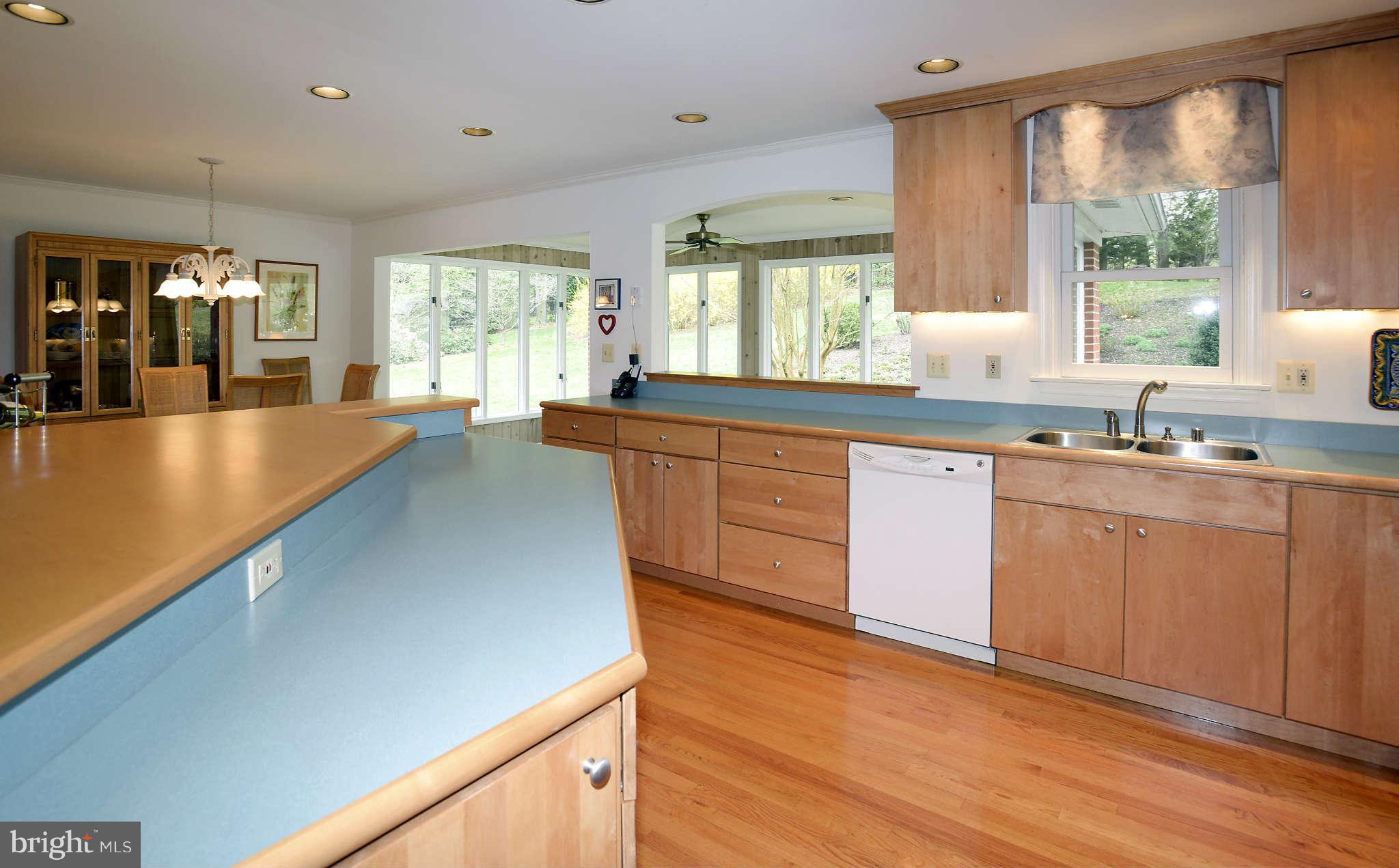6718 Whitegate Road Clarksville, MD 21029 - Photo 8 of 28 Kitchen