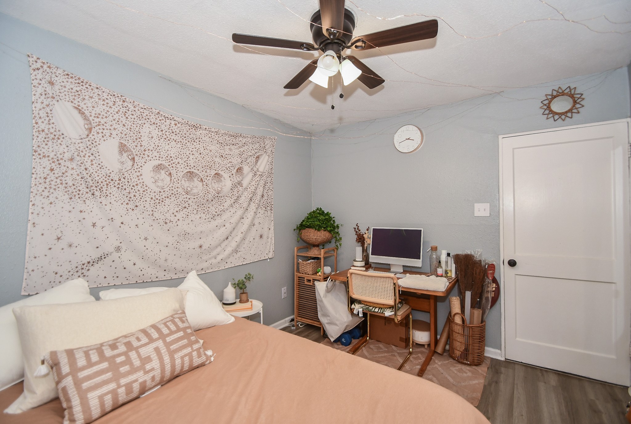 4623 Yupon Street, Unit 3 Houston, TX 77006 - Photo 13 of 18 a workspace with furniture and a window