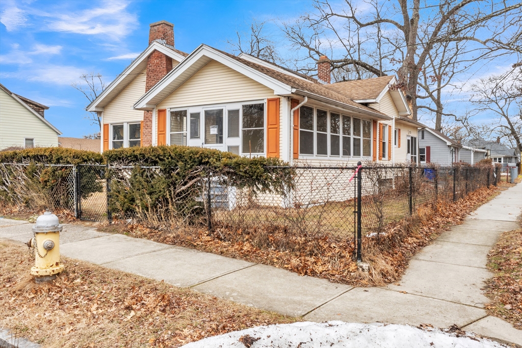 141 Hood Street Springfield, MA 01109 - Photo 2 of 29