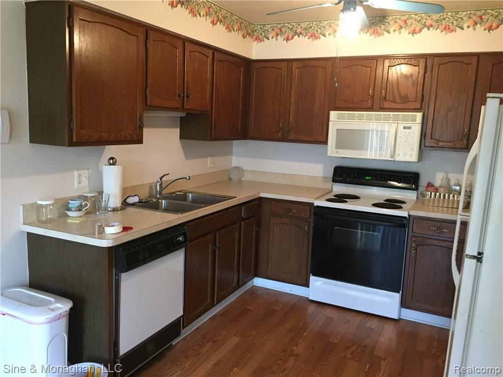 1821 Reis Court, Unit 178 Rochester Hills, MI 48309 - Photo 6 of 39