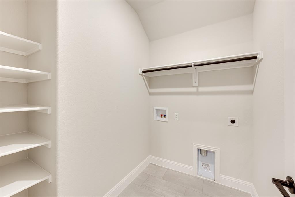 960 Imperial Eagle Road Alvarado, TX 76009 - Photo 15 of 40 a view of an empty walk in closet