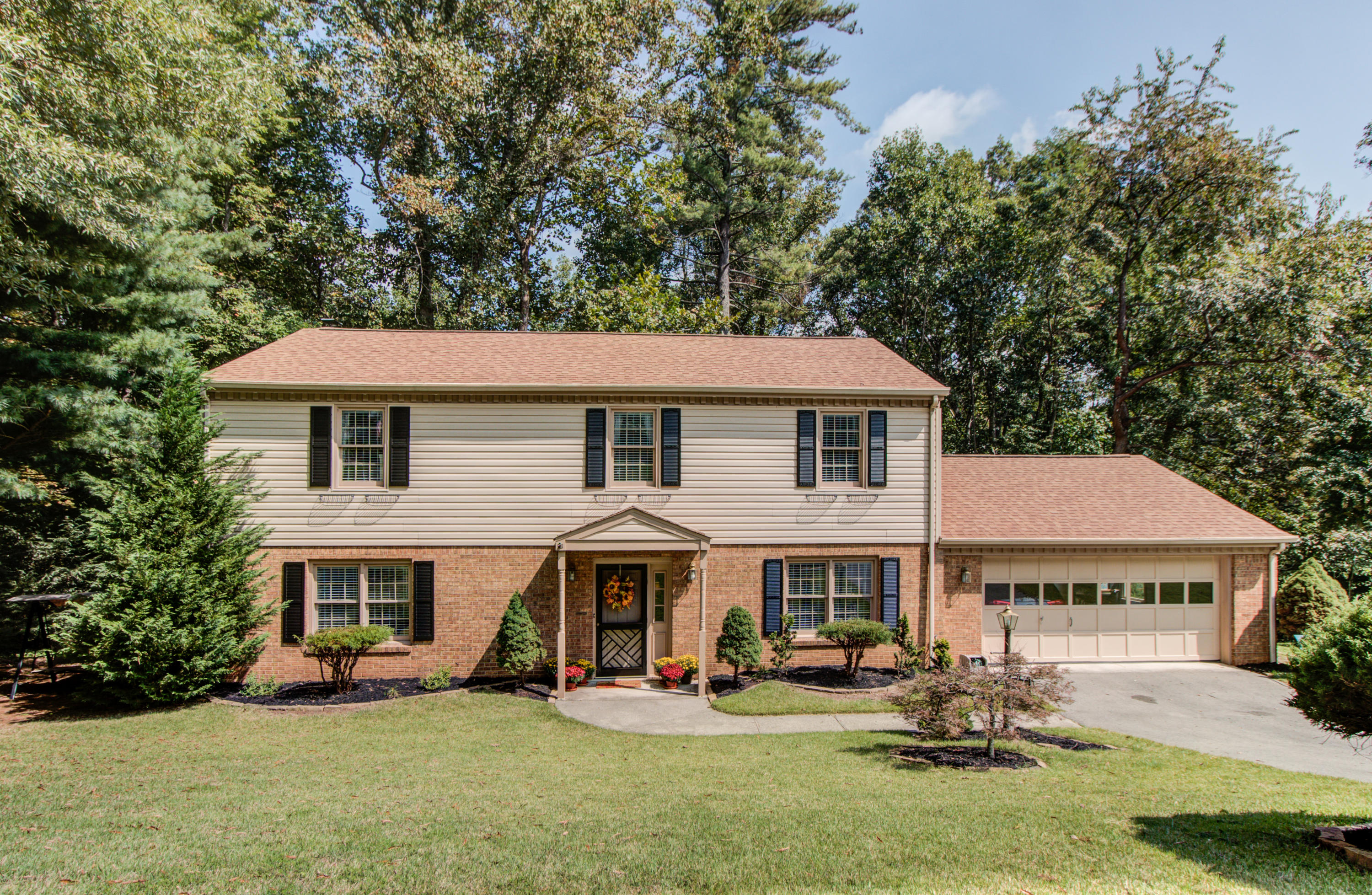 6136 Burnham Road Roanoke, VA 24018 - Photo 1 of 31 _MG_9923_4_5_6_7
