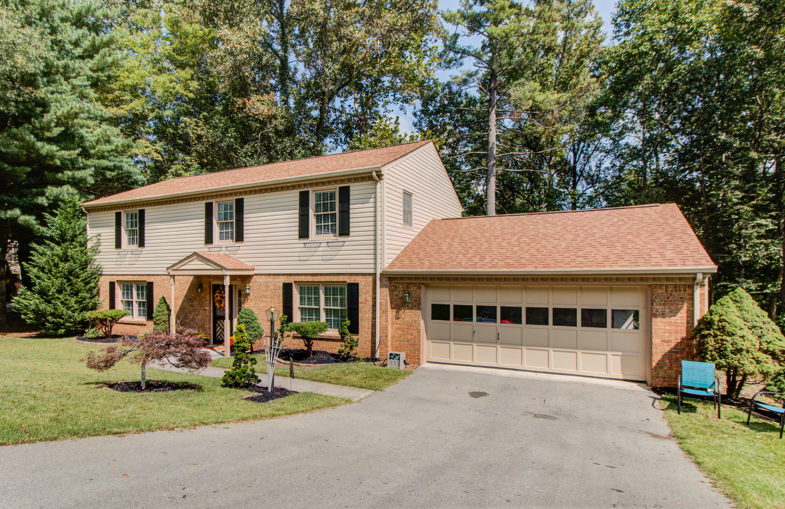 6136 Burnham Road Roanoke, VA 24018 - Photo 2 of 31 _MG_9928_29_30_31_32