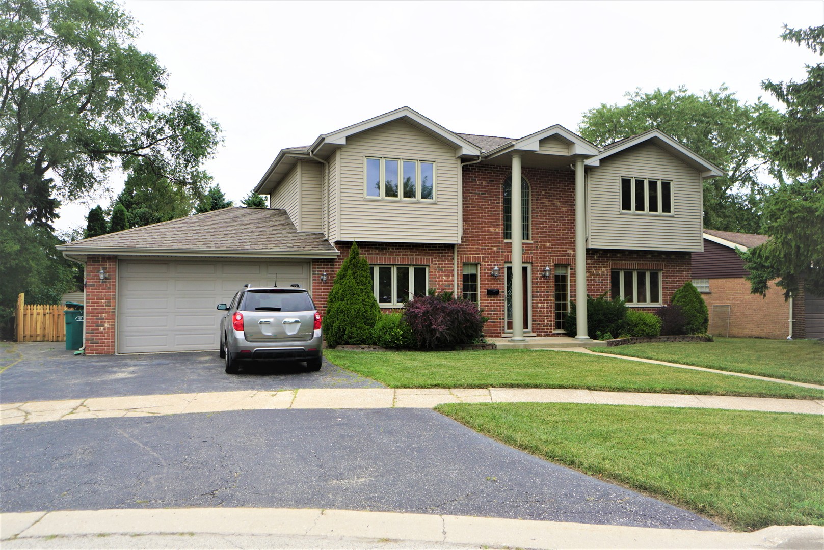 5924 107th Place Chicago Ridge, IL 60415 - Photo 1 of 37
