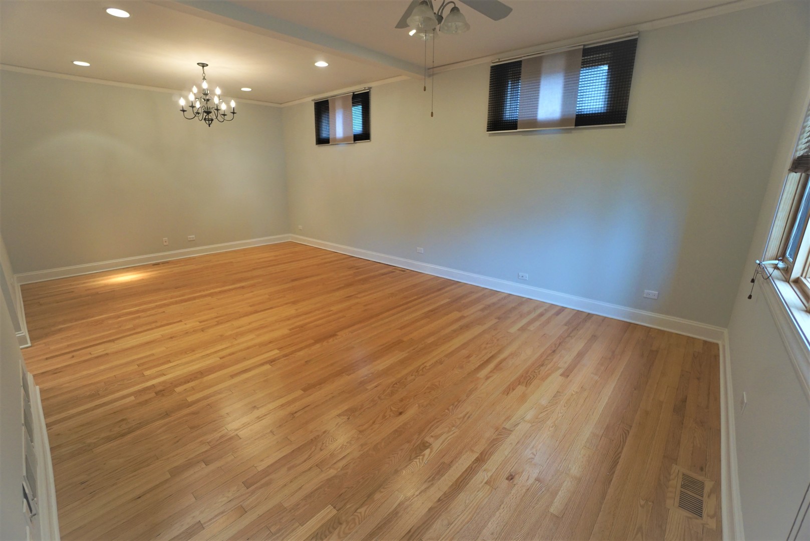 5924 107th Place Chicago Ridge, IL 60415 - Photo 4 of 37