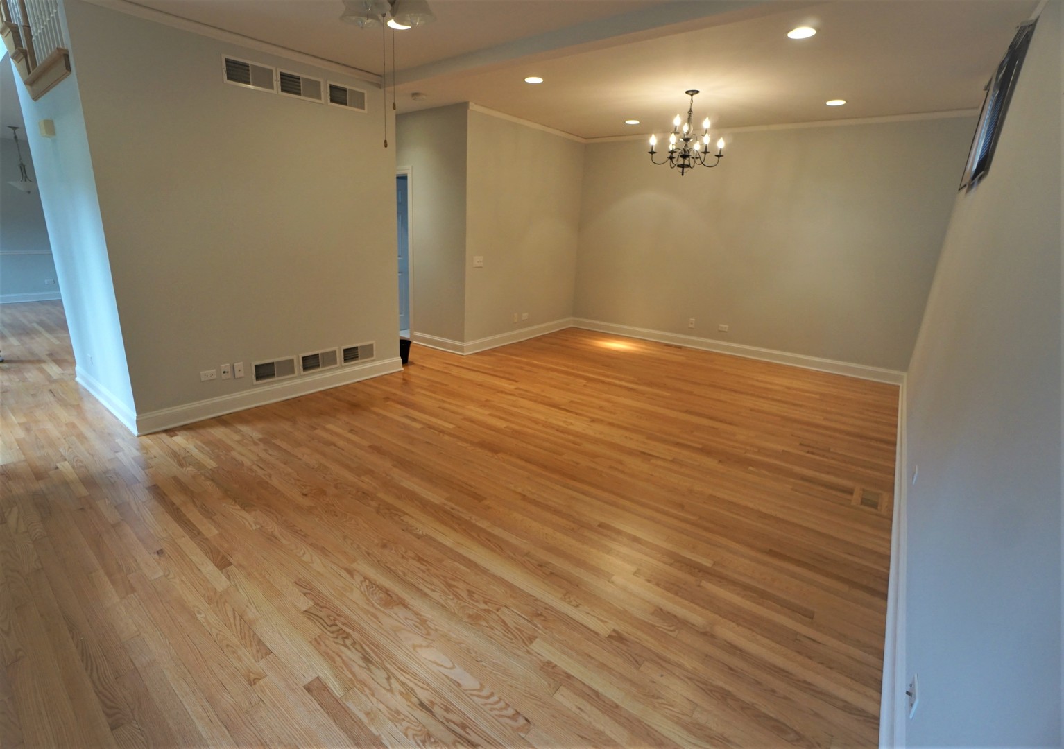 5924 107th Place Chicago Ridge, IL 60415 - Photo 5 of 37
