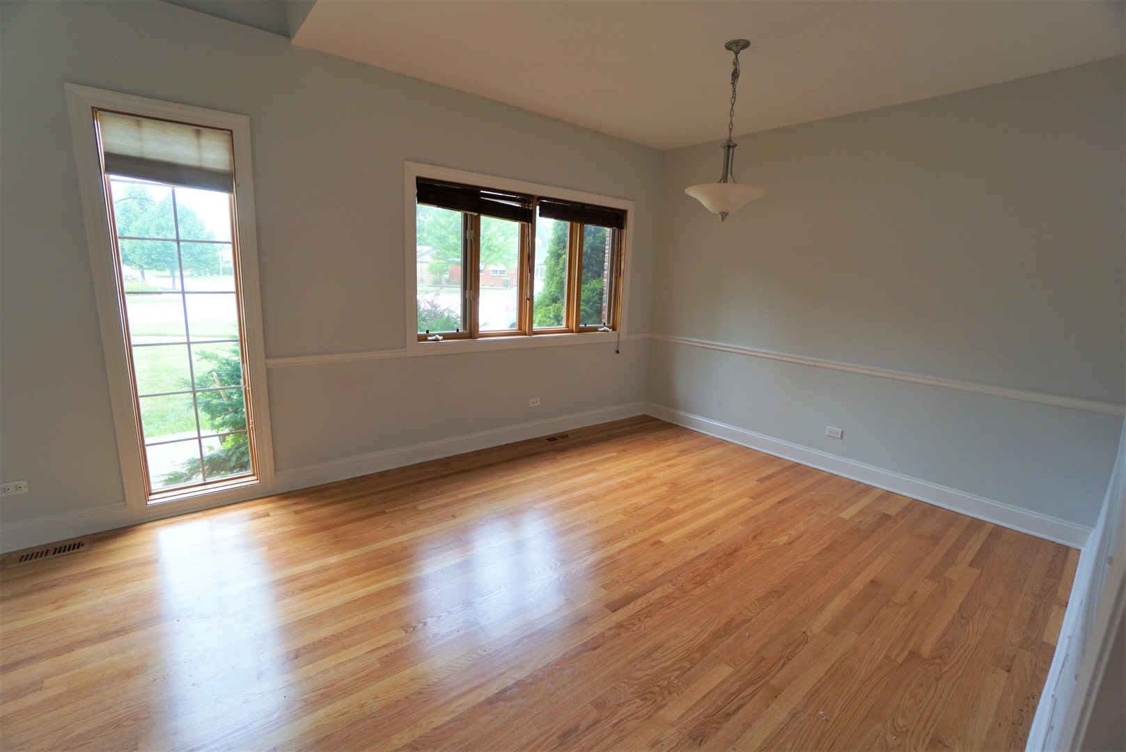 5924 107th Place Chicago Ridge, IL 60415 - Photo 6 of 37